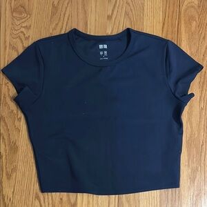 Uniqlo Women's cropped Navy Blue Top